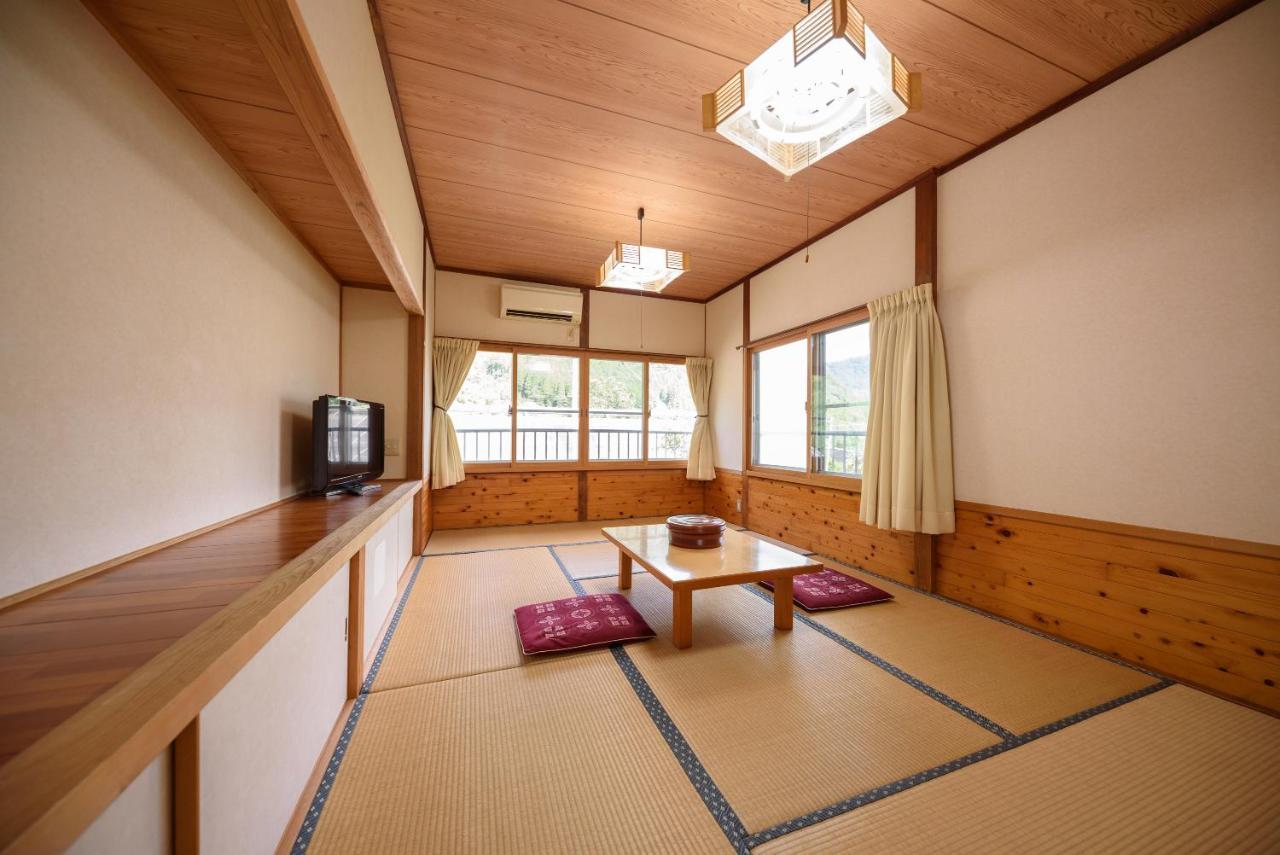Minshuku Tsutaya Hotel Yufu Exterior photo